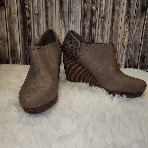 Wedge slip ons - Picture 2 of 3